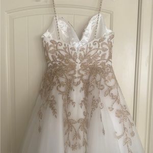 JVN by Jovani, brand new.